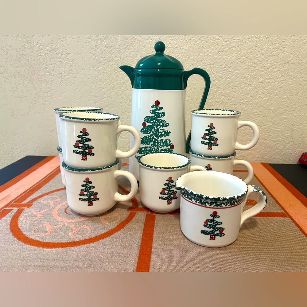 Furio Spongeware Christmas Tree Thermal Coffee Pot Carafe 32 Oz, 7 Mugs & Cream